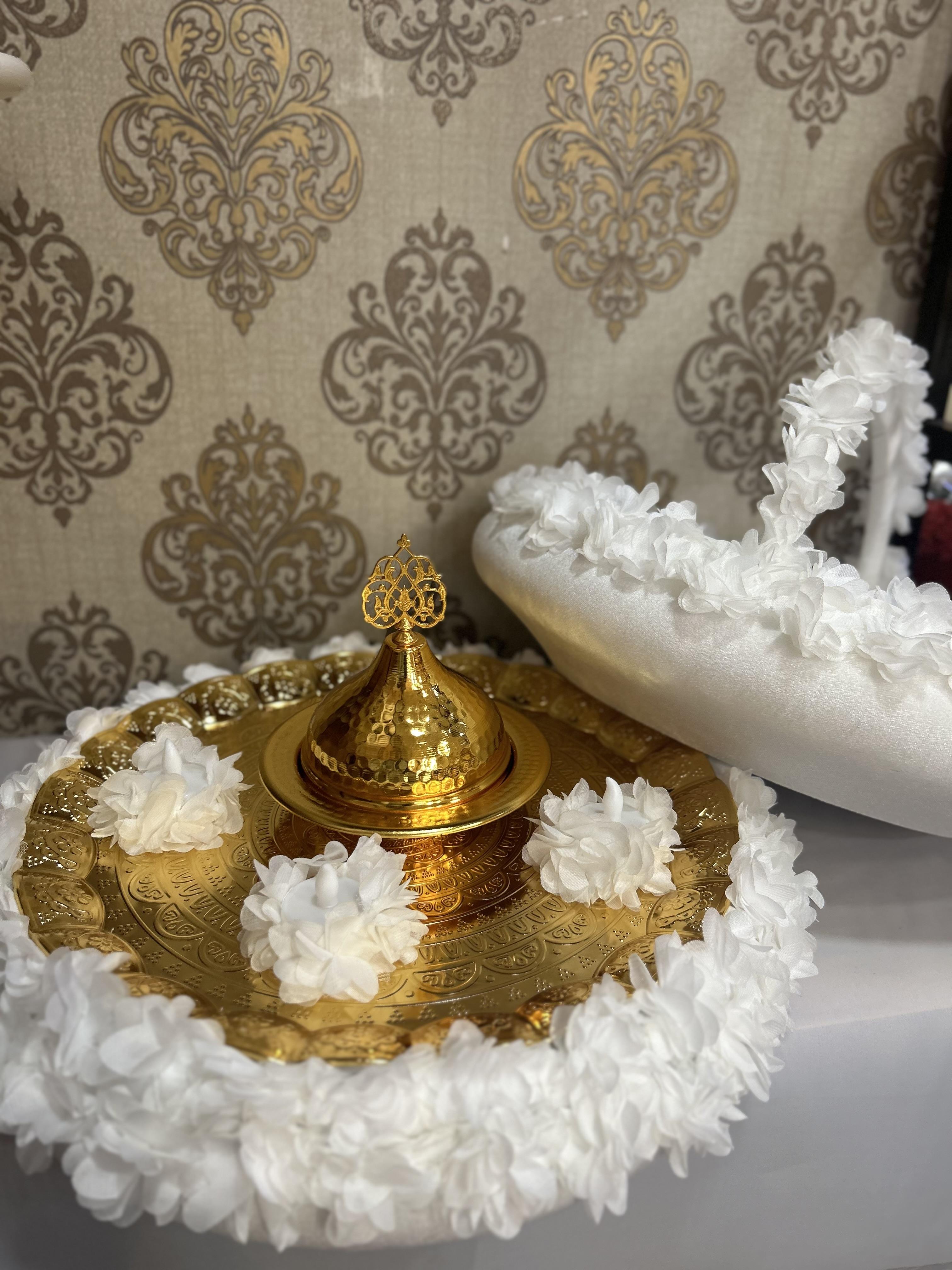 Beyaz Lazer Çiçekli Sepet ve Tepsi