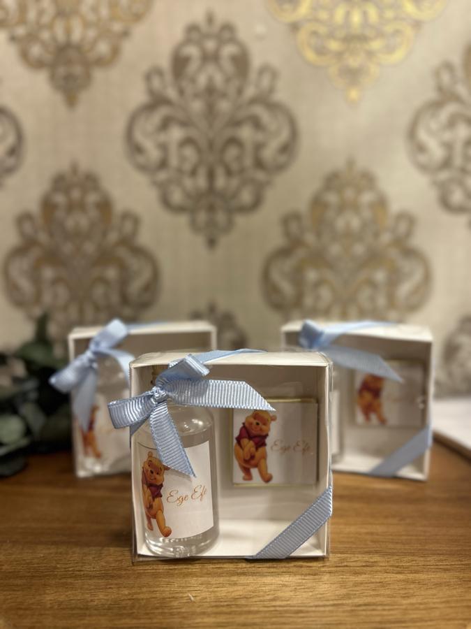 Kutuda Kolonya Şişesi ve Çikolata