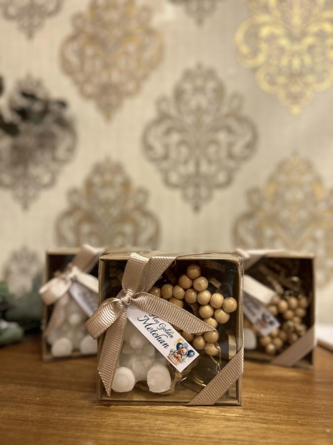 Kutuda Mum ve Anahtarlık