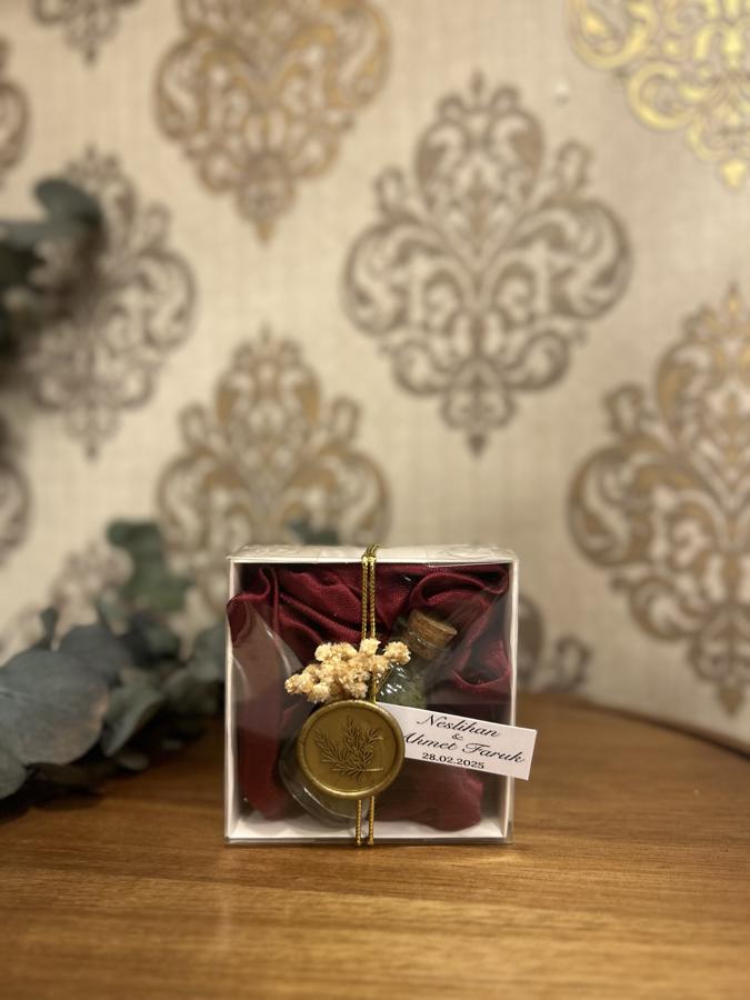 Kutuda Toka ve Kına Şişesi