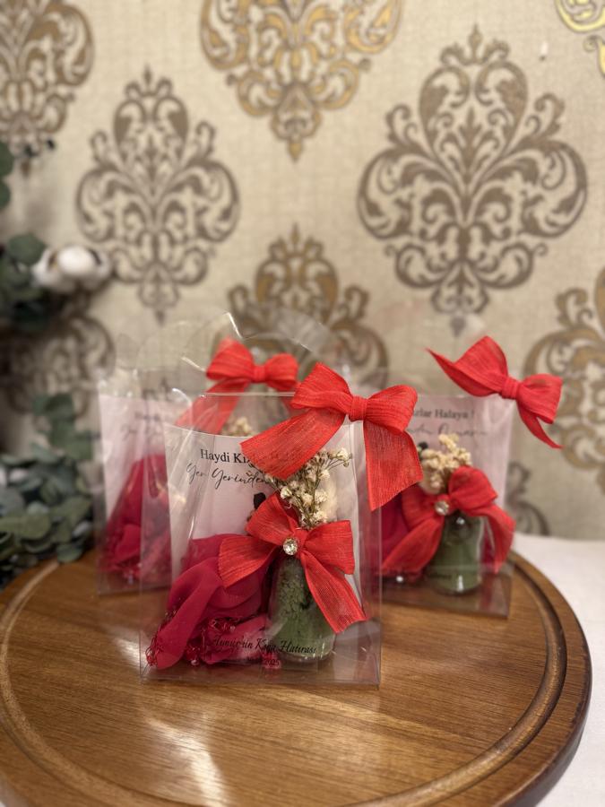 Çantada Kartlı Halay Mendili, Kına Şişesi