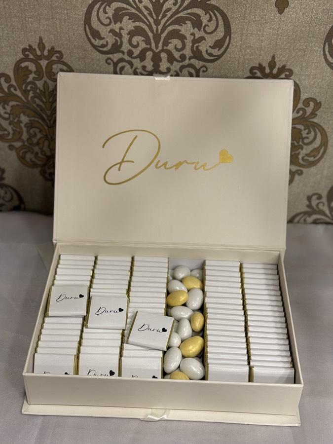 Kitap Kutuda Çikolata