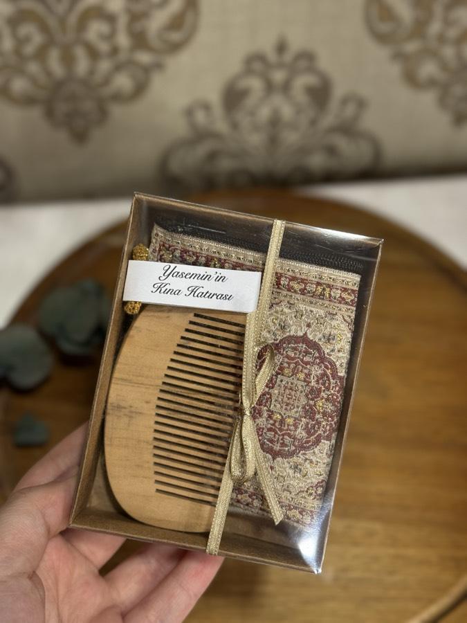 Kutuda Etnik Desenli Cüzdan ve Tarak